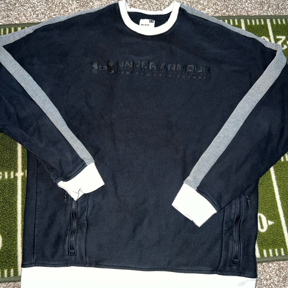 Size medium under armor crewneck